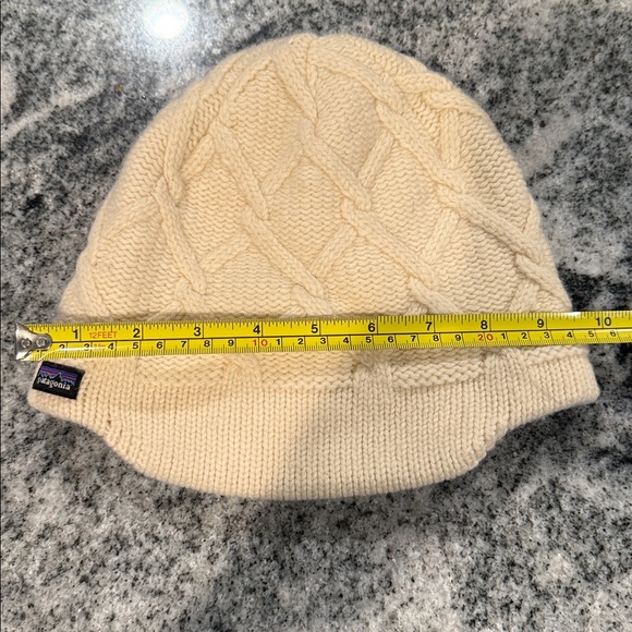 Women’s Patagonia ski hat - Picture 6 of 8